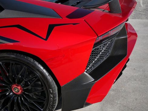 Used 2016 Lamborghini Aventador LP 750-4 Superveloce image 11