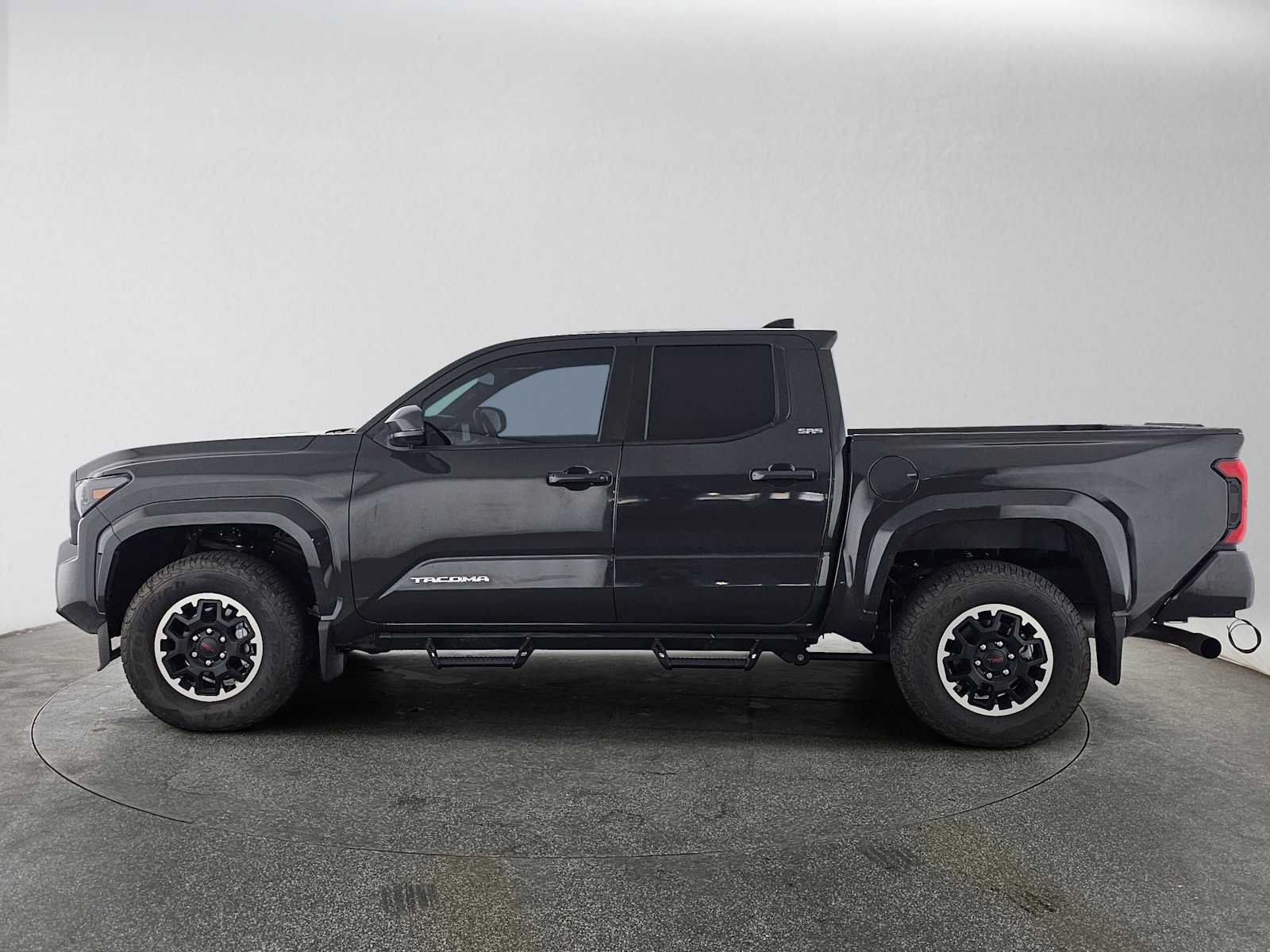 Used 2025 Toyota Tacoma SR5 AWD/4WD image 6
