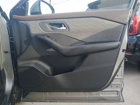 Used 2023 Nissan Rogue SV FWD image 17