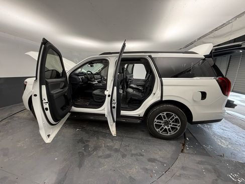 New 2026 Ford Expedition Active image 17