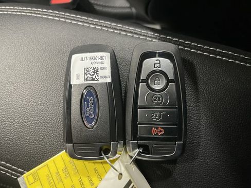 New 2026 Ford Escape SE FWD image 32