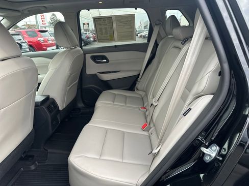 Used 2023 Nissan Rogue SV w/ SV Premium B Package image 16