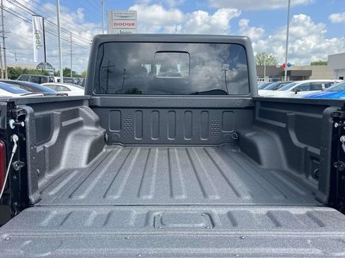 New 2026 Jeep Gladiator Sport AWD/4WD image 17