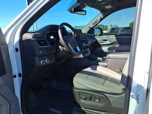 Used 2023 GMC Yukon XL SLT w/ SLT Premium Package image 21