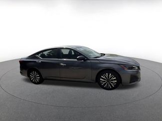 Used 2025 Nissan Altima 2.5 SV video 2