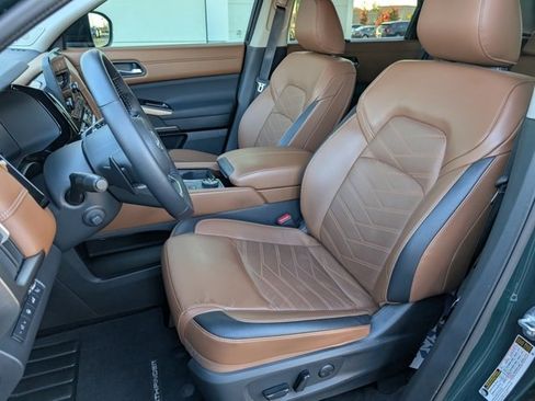 Used 2024 Nissan Pathfinder Platinum w/ Cargo Package image 5