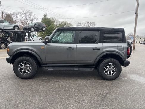 Used 2025 Ford Bronco Badlands image 6