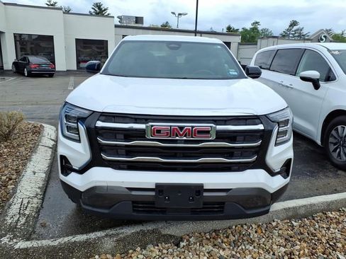 Used 2026 GMC Terrain Elevation image 2