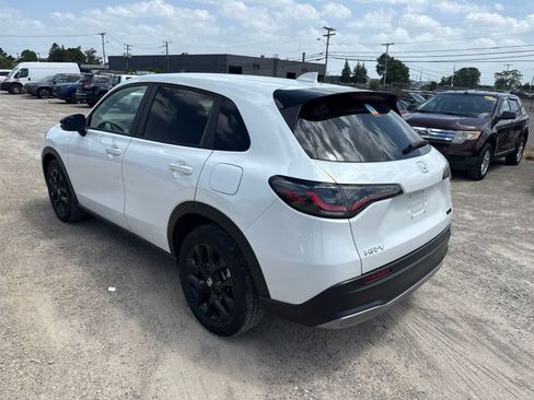 Used 2023 Honda HR-V Sport image 2