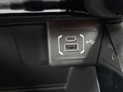 New 2026 Jeep Compass Latitude image 13