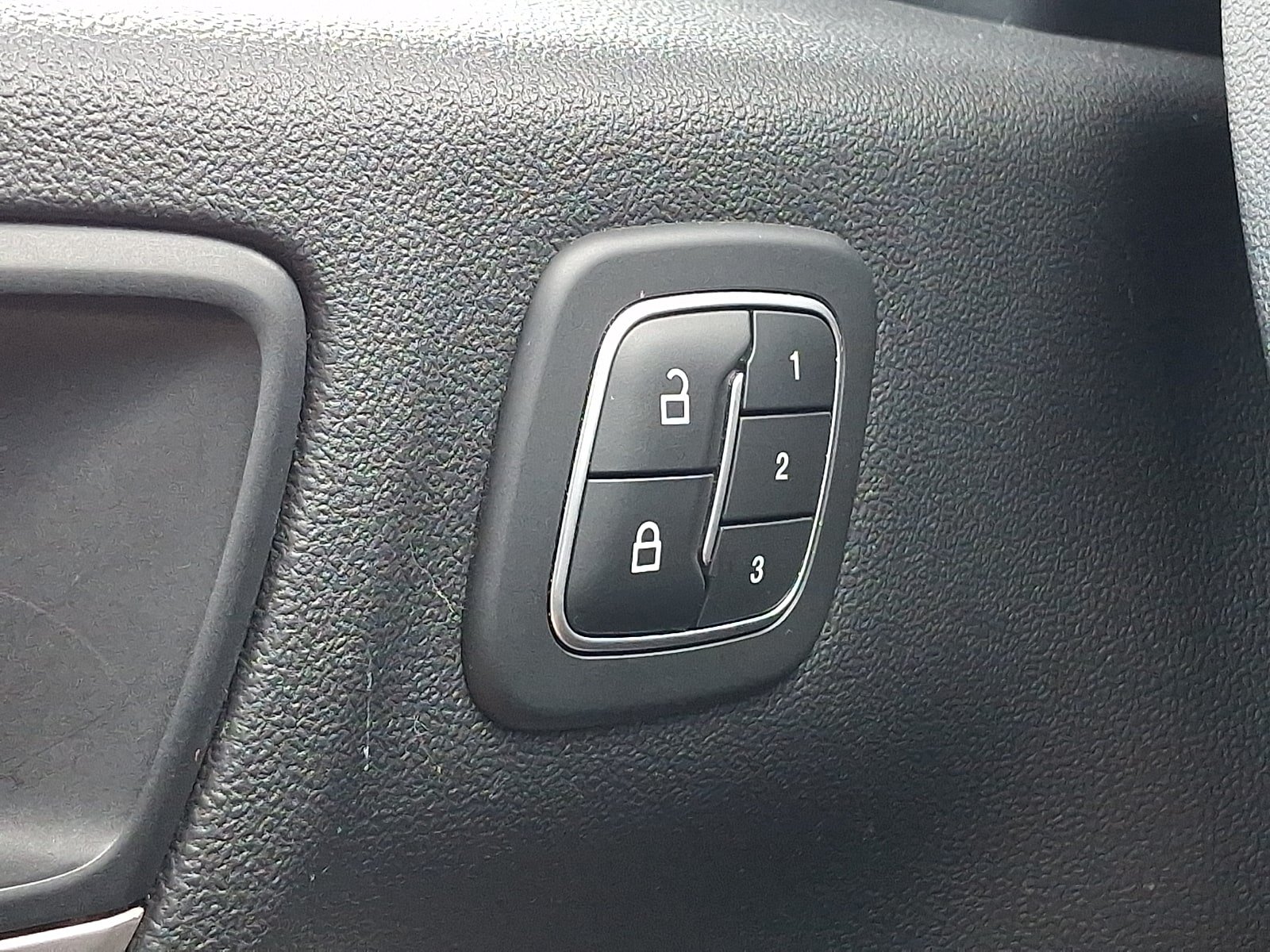 Certified 2020 Ford Escape SEL AWD/4WD image 24