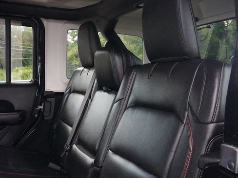 Used 2018 Jeep Wrangler Unlimited Rubicon AWD/4WD image 31