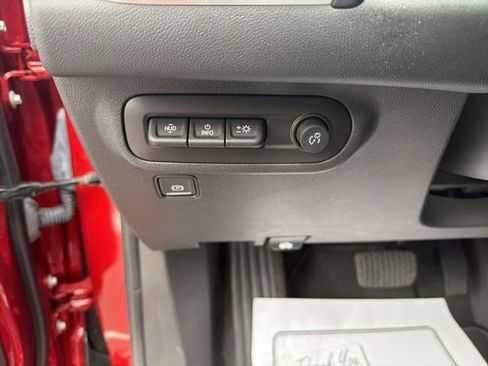 Used 2023 GMC Terrain SLT w/ Infotainment Package II image 26