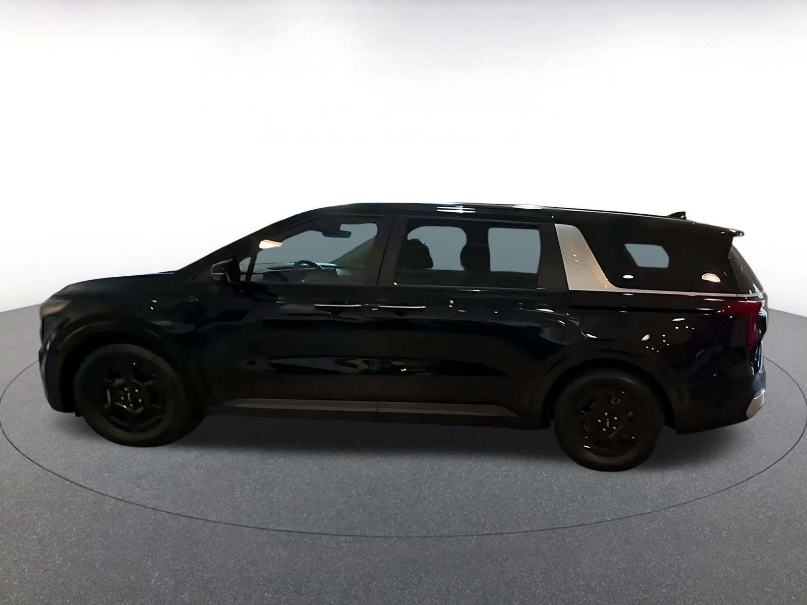 Used 2026 Kia Carnival FWD image 8