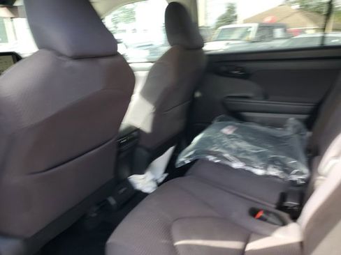 Used 2024 Toyota Highlander LE image 31