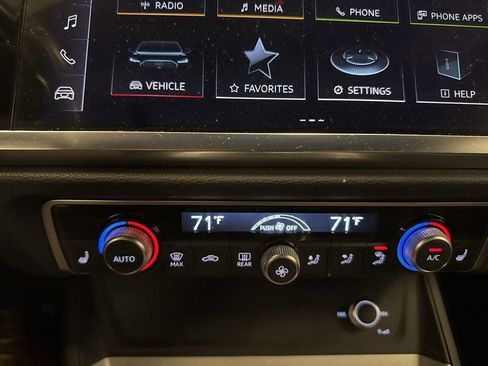 Used 2023 Audi Q3 2.0T Premium image 25