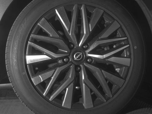 Used 2025 Nissan Altima 2.5 SV FWD image 15