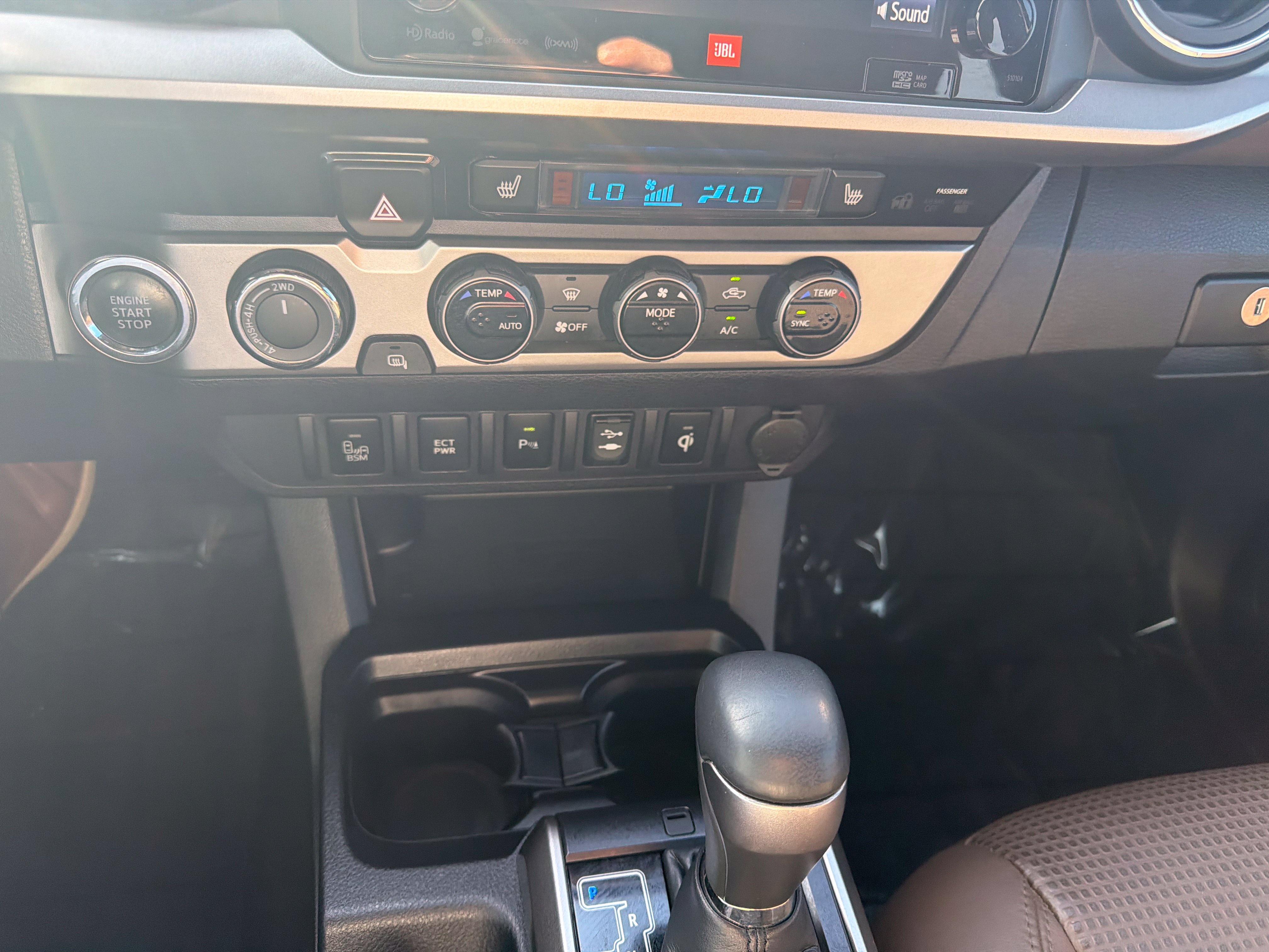 Used 2016 Toyota Tacoma Limited w/ Towing Package AWD/4WD image 15