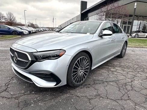 New 2026 Mercedes-Benz E 350 4MATIC Sedan image 4