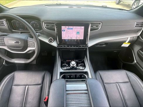 Used 2025 Jeep Wagoneer L Series III w/ Premium Group I AWD/4WD image 6