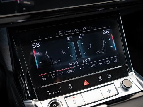 Used 2021 Audi e-tron Premium Plus w/ Premium Plus Package image 34