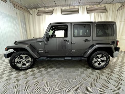Used 2016 Jeep Wrangler Unlimited Sahara AWD/4WD image 11