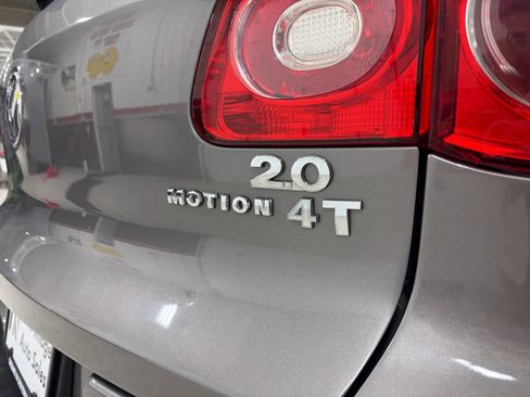 Used 2011 Volkswagen Tiguan S image 18