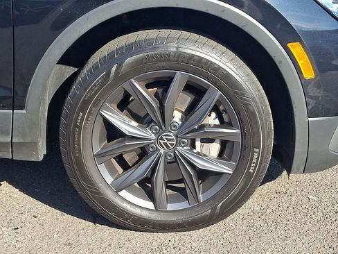 Certified 2022 Volkswagen Tiguan SE w/ Panoramic Sunroof Package image 8