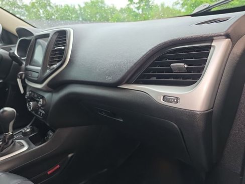 Used 2015 Jeep Cherokee Trailhawk AWD/4WD image 21