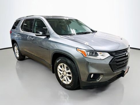 Used 2021 Chevrolet Traverse LT w/ LPO, Blackout Package AWD/4WD image 5