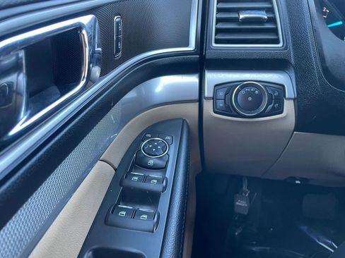 Used 2017 Ford Explorer XLT AWD/4WD image 7