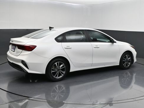 Used 2023 Kia Forte LXS FWD image 7