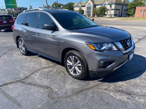 Used 2020 Nissan Pathfinder SV w/ Cargo Package image 2