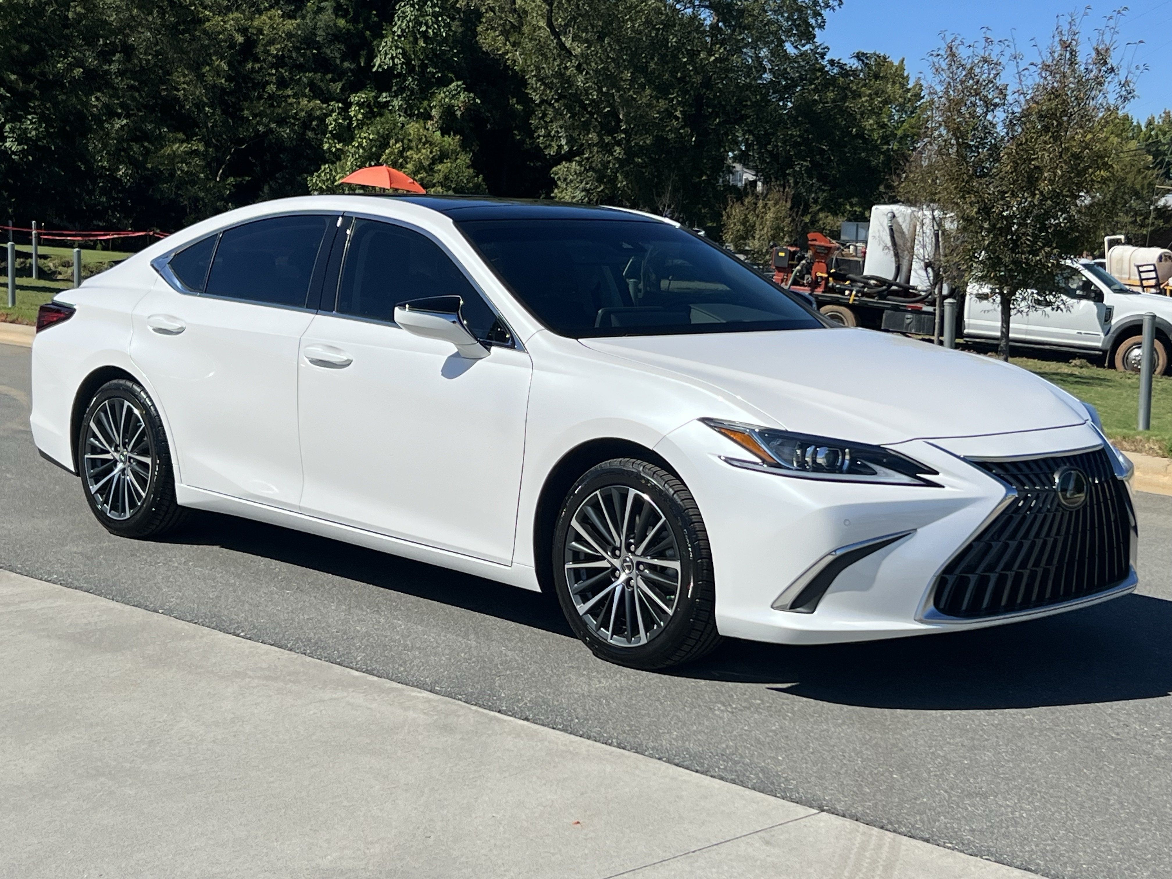 Used 2024 Lexus ES 350 w/ Premium Package FWD image 1
