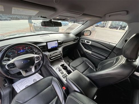 Used 2022 Ford Explorer XLT w/ Equipment Group 202A image 21