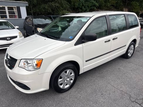 Used 2013 Dodge Grand Caravan American Value Package FWD image 1