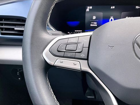 Certified 2022 Volkswagen Taos SE image 24