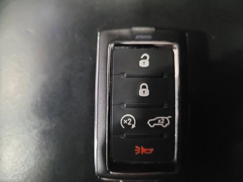 Used 2022 Jeep Grand Cherokee L Overland w/ Advanced Protech Group III image 32