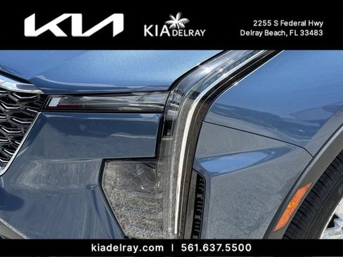Used 2024 Cadillac XT4 Luxury w/ Cold Weather Package FWD image 6