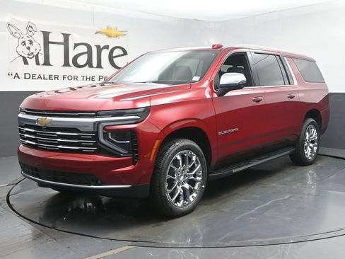 New 2026 Chevrolet Suburban Premier w/ Sun And Tow Package AWD/4WD image 13