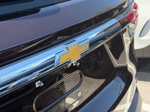 Used 2022 Chevrolet Traverse LT FWD image 15