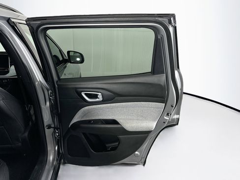 Used 2024 Jeep Compass Latitude image 27