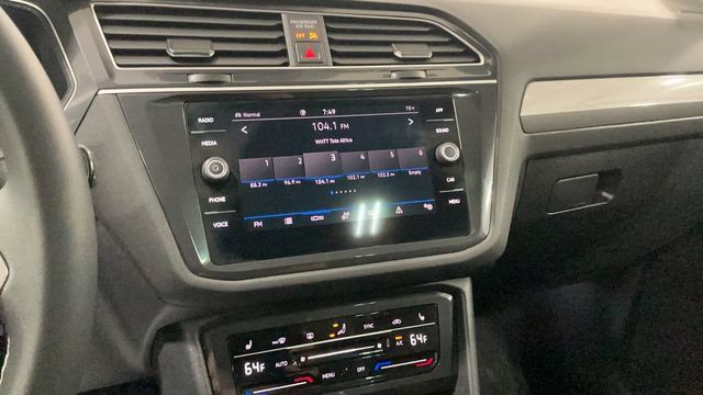 Used 2024 Volkswagen Tiguan SE w/ Panoramic Sunroof Package AWD/4WD image 11
