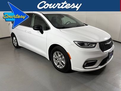 Used 2024 Chrysler Pacifica Touring-L