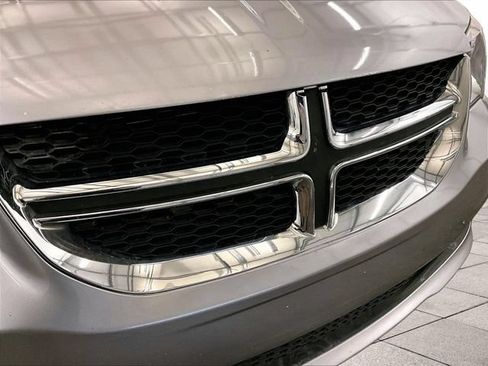 Used 2019 Dodge Grand Caravan SE w/ Rear Park Assist Package FWD image 31