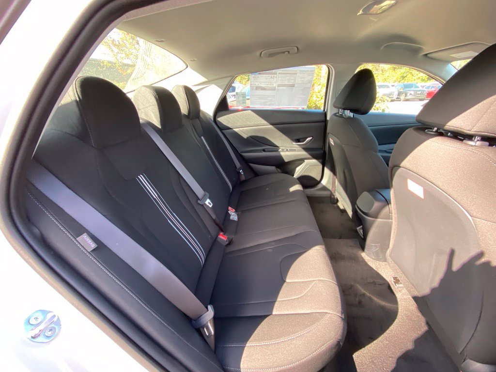 New 2026 Hyundai Elantra Hybrid FWD image 35
