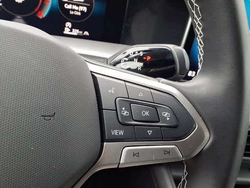 Used 2025 Volkswagen Tiguan SE image 22