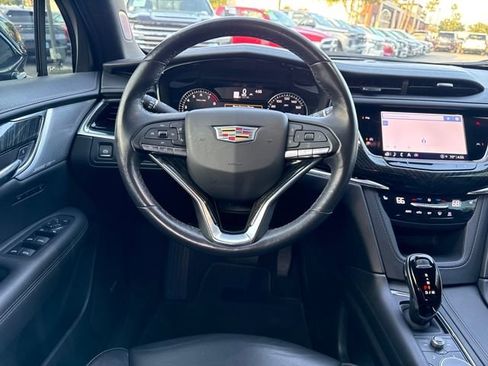 Used 2022 Cadillac XT6 Premium Luxury image 13