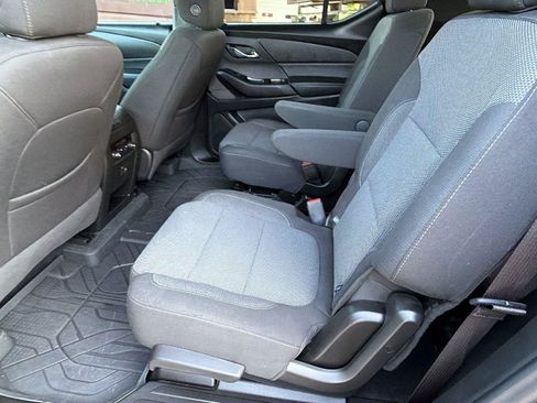 Used 2023 Chevrolet Traverse LT FWD image 23