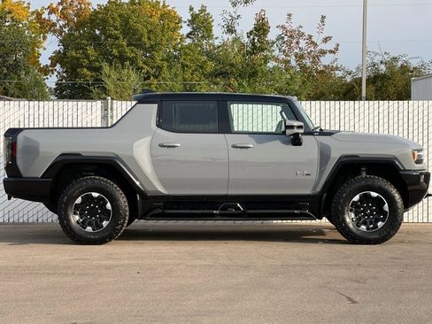 New 2025 GMC Hummer EV 2X w/ Extreme Off-Road Package image 3